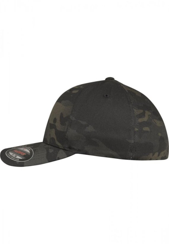 Tmavě maskáčová pánská kšiltovka Urban Classics Flexfit Multicam®