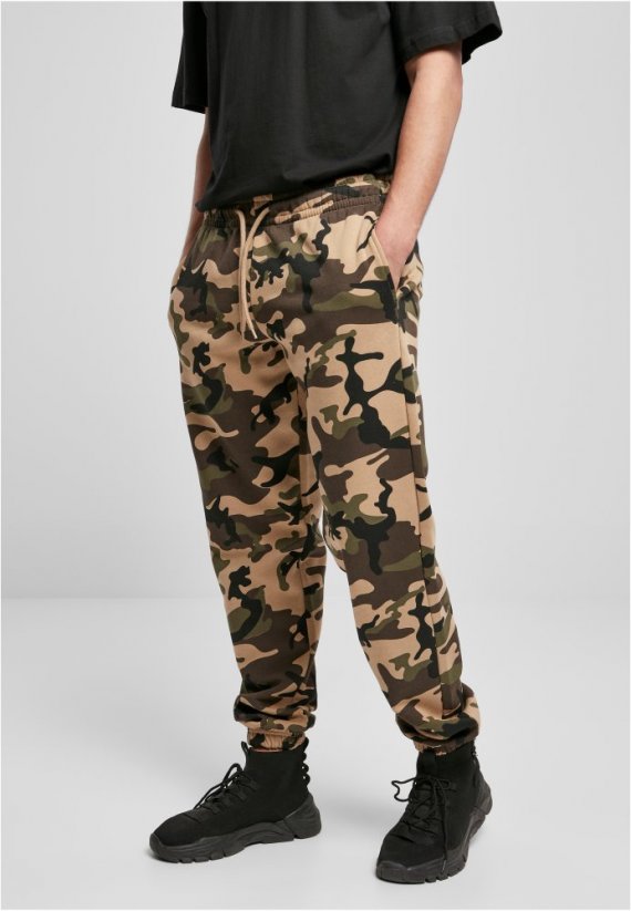 Męskie spodnie dresowe Urban Classics Basic Camo Sweatpants 2.0 - kamuflaż